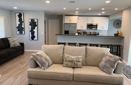 South Venice House | Beautifully Remodeled La Victoria -vacation home