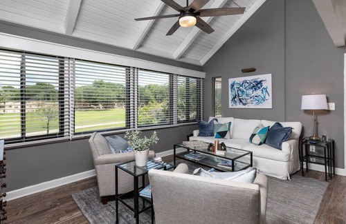 Sealoft Villas House | Beautifully Renovated, Walk to the Beach, Pet Friendly
