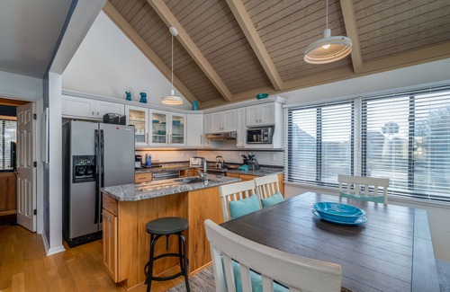 Sealoft Villas House | Beautifully renovated Sealoft Villa! Close to the Beach! Great Marsh Views! Amenity Cards!