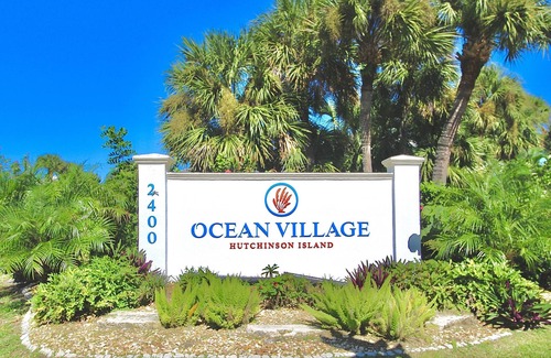 Fort Pierce Condo | Beautifully Renovated Condo - Golf Course Enclosed Balcony View - Oceanfront Community