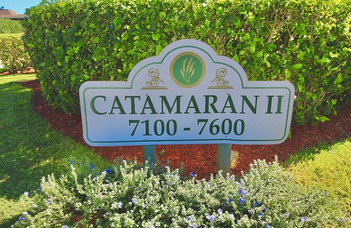 Fort Pierce Condo | Beautifully Renovated Condo - Golf Course Enclosed Balcony View - Oceanfront Community