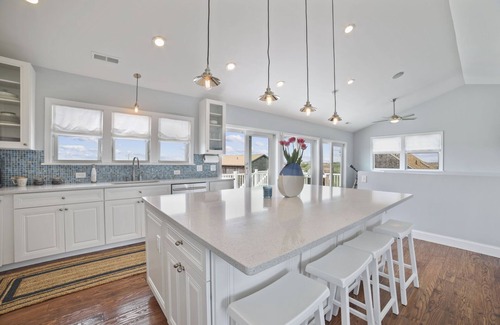 Narragansett House | Beautifully Renovated Beach House with Water Views-Minutes to local Beach
