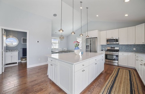Narragansett House | Beautifully Renovated Beach House with Water Views-Minutes to local Beach