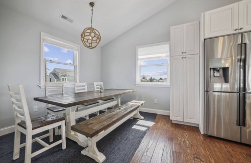 Narragansett House | Beautifully Renovated Beach House with Water Views-Minutes to local Beach