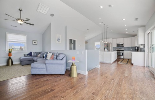 Narragansett House | Beautifully Renovated Beach House with Water Views-Minutes to local Beach