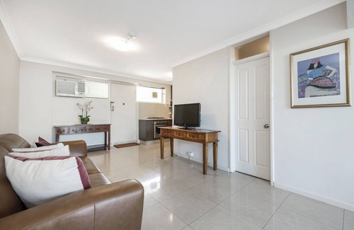 Fremantle Apartment | Beautifully renovated studio apartment in Fremantle
