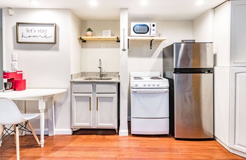 North Raleigh House | Beautifully renovated CHARMER near N Hills w. pool
