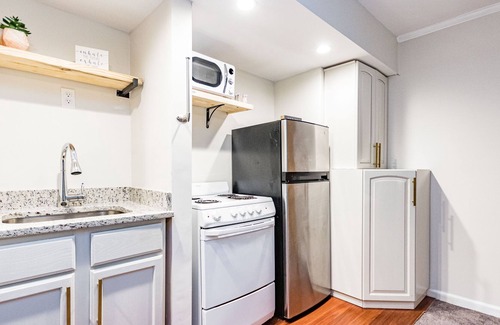 North Raleigh House | Beautifully renovated CHARMER near N Hills w. pool