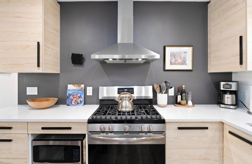 South Manchaca House | Beautifully Renovated & Centrally Located