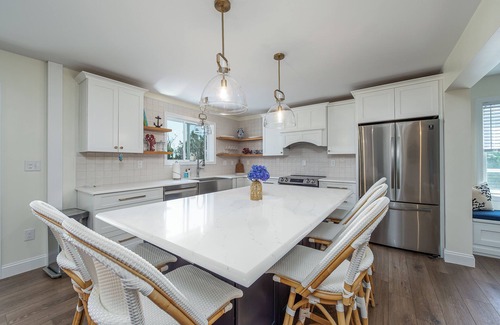 Mid-Coast and Islands House | Beautifully renovated 4BR, 2BA pet friendly home with ocean views and access