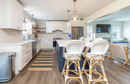 Mid-Coast and Islands House | Beautifully renovated 4BR, 2BA pet friendly home with ocean views and access