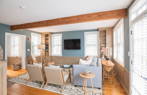 Nantucket Town House | Beautifully Renovated in Town Residence - THE BUNGALOW