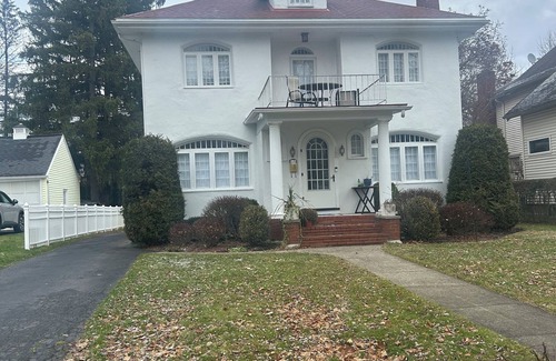 Rochester House | Beautifully Renovated and Updated Entire 4BR 2.5Ba Home in Brighton/Roc Sleeps 9