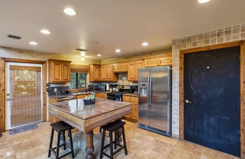 Oak Cliff House | Beautifully Secluded 3BR Home