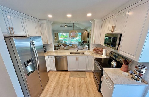 The Meadows Villa | Beautifully updated 3bed/2bath Villa with a 2 car garage in The Meadows!