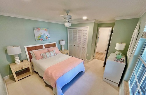The Meadows Villa | Beautifully updated 3bed/2bath Villa with a 2 car garage in The Meadows!