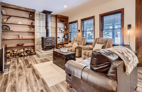 Valley of the Sun House | Beautifully updated home with fireplaces & washer/dryer - dog-friendly