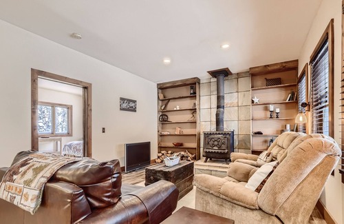 Valley of the Sun House | Beautifully updated home with fireplaces & washer/dryer - dog-friendly