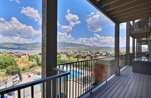 Park City Condo | Beautifully Updated Contemporary Deer Valley Condo