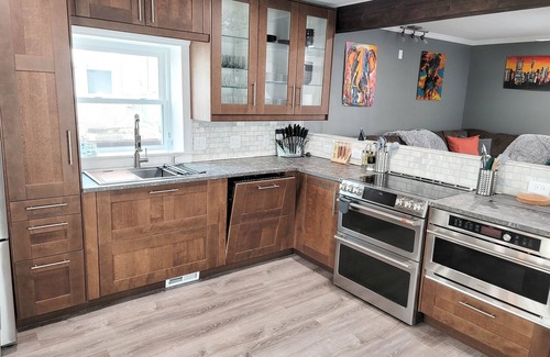 West Plaza House | Beautifully Updated West Plaza Home. 3bd 2bth, w/2 Cal King. Perfect location!