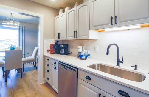 Harbour Town Condo | Beautifully Designed Harbour Town Condo w/Private Balcony & Breathtaking Views of Lighthouse!