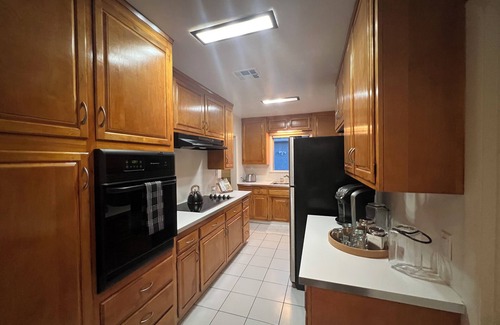 Toluca Woods House | Beauty and Grace 1938 One Bedroom