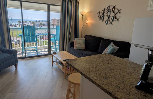 Galveston Condo | BEAUTY AND THE BEACH TOP FLOOR CONDO WITH ELEVATOR, GULF VIEWS