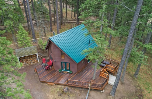 Coeur d'Alene Cabin | Beauty Bay Lake Cabin with Boat Slip on Lake Coeur d'Alene