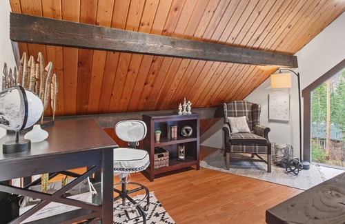 Coeur d'Alene Cabin | Beauty Bay Lake Cabin with Boat Slip on Lake Coeur d'Alene