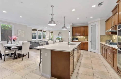 Eastvale House | Beauty on Irisbend