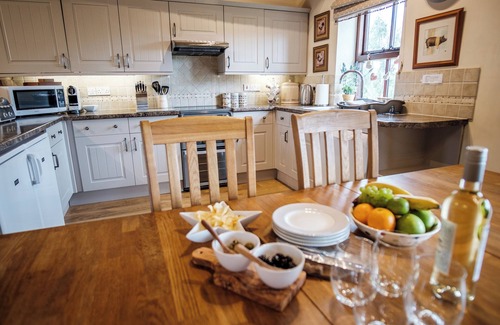 Thirkleby House | BEAVER COTTAGE, family friendly, with pool in Thirsk