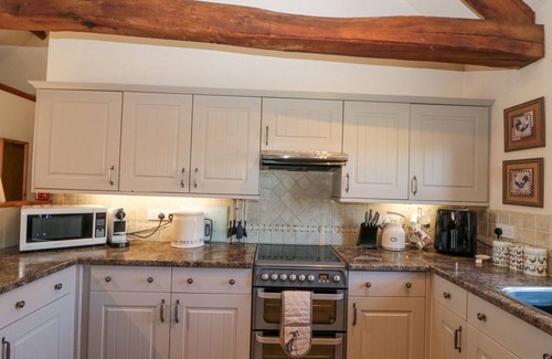 Thirkleby House | BEAVER COTTAGE, family friendly, with pool in Thirsk