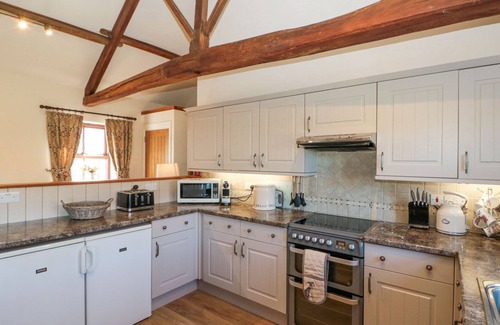 Thirkleby House | BEAVER COTTAGE, family friendly, with pool in Thirsk