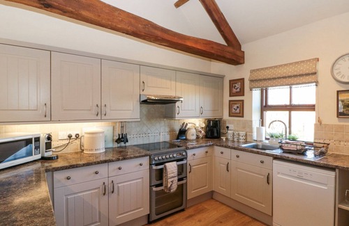 Thirkleby House | BEAVER COTTAGE, family friendly, with pool in Thirsk
