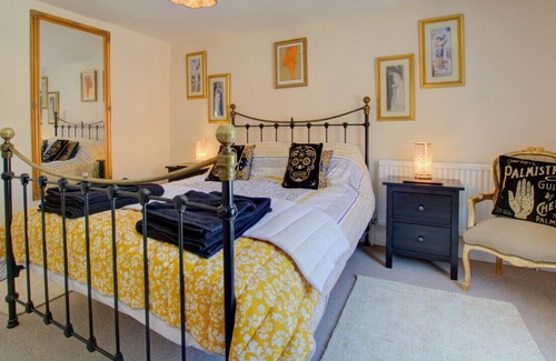 Reepham House | Beaver House - Four Bedroom House, Sleeps 8