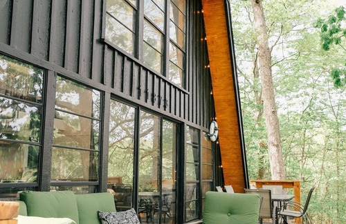 Lost Bridge Village Cabin | Beaver Lake Black Barn