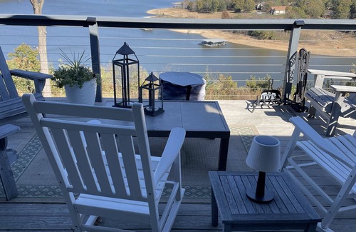 Springdale House | Beaver Lake Hilltop Home by War Eagle Park & Marina