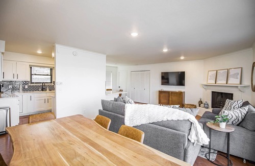 Rogers House | Beaver Lake Oasis! Water front with huge decks and 2 living spaces