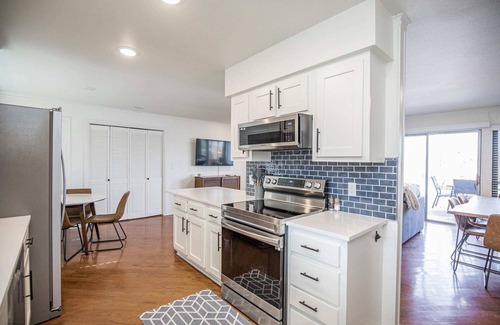 Rogers House | Beaver Lake Oasis! Water front with huge decks and 2 living spaces