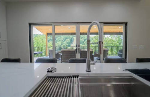 Rogers Apartment | Beaver Lake Retreat with Hot Tub & Game Room