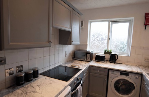 Newham Apartment | Beckton Docklands - 1 Bedroom - Sleeps 4 - WiFi