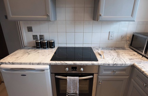 Newham Apartment | Beckton Docklands - 1 Bedroom - Sleeps 4 - WiFi