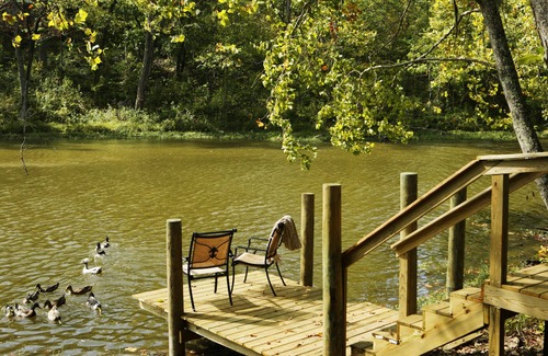 Eureka Springs Cottage | Becky Thatcher Cottage at Lake Lucerne Resort & Ranch - No Cleaning Fees