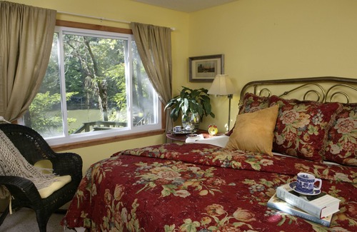 Eureka Springs Cottage | Becky Thatcher Cottage at Lake Lucerne Resort & Ranch - No Cleaning Fees