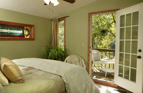 Eureka Springs Cottage | Becky Thatcher Cottage at Lake Lucerne Resort & Ranch - No Cleaning Fees