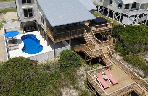 Oak Island House | Become an AQUAHOLIC in this oceanfront, dog friendly home on Oak Island!