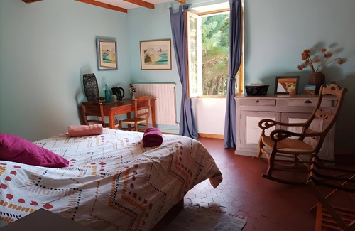 Saint-Etienne-les-Orgues Bed & Breakfast | Bed and Breakfast 'Chambre' with Shared Terrace, Shared Garden and Wi-Fi