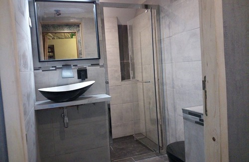 Les Cotes de Corps Bed & Breakfast | Bed and Breakfast 'La Chambre De L'Obiou 1' with Lake View, Shared Garden and Wi-Fi