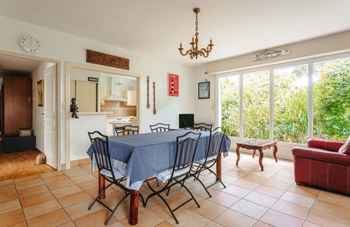 La Bree-les-Bains Bed & Breakfast | Bed and Breakfast 'La Brée Les Bains' with Shared Terrace, Shared Garden and Wi-Fi