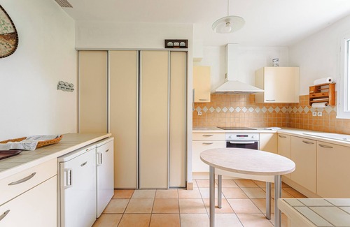 La Bree-les-Bains Bed & Breakfast | Bed and Breakfast 'La Brée Les Bains' with Shared Terrace, Shared Garden and Wi-Fi